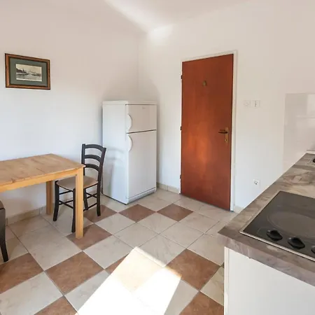 & Strcic Krk בית הארחה 3*