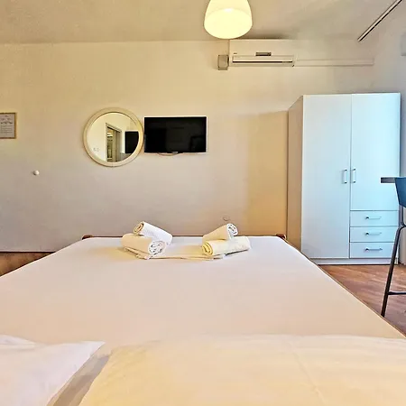 & Strcic Krk בית הארחה 3*