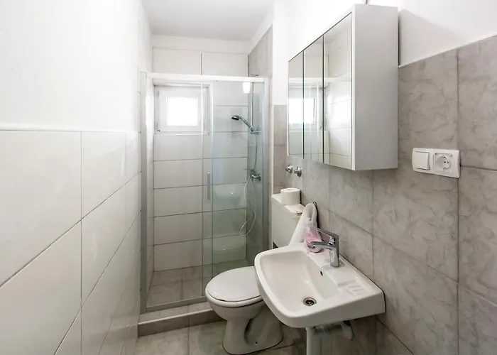 & Strcic Krk Konukevi 3*