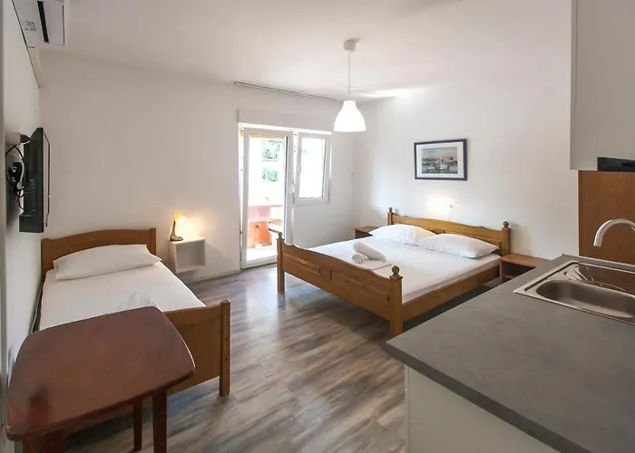 & Strcic Krk Konukevi 3*